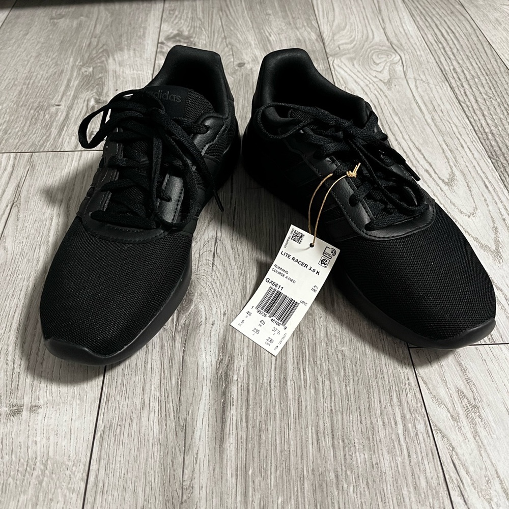 Boys Adidas Lite Racer 3.0- Black Size 5 Brand New